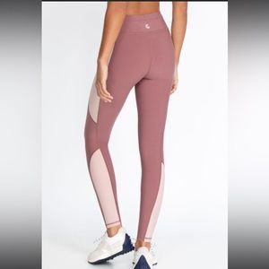 🆕 JOHNNY WAS CALME Endurance Color Blocked Legging in Rose Taupe